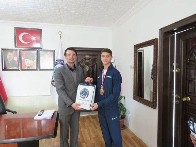 Dodurga Belediye Başkanı Selim Tuna’dan Spor Ve Sporcuya Destek