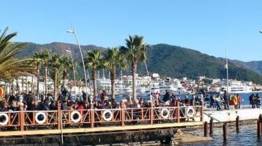 Ocak Ayında Bahar Havasının Yaşandığı Marmaris'te Sahiller Doldu