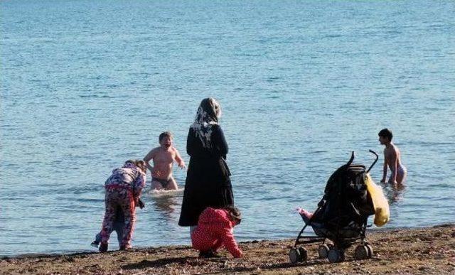 Ocak Ayında Bahar Havasının Yaşandığı Marmaris te Sahiller Doldu 1