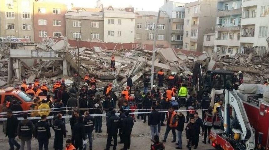 Zeytinburnu&rsquo;nda 6 Katılı Bina &Ccedil;&ouml;kt&uuml;: 3 Yaralı