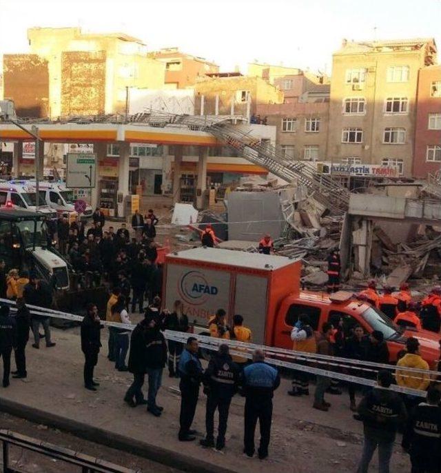 Zeytinburnu’nda 6 Katılı Bina Çöktü: 3 Yaralı