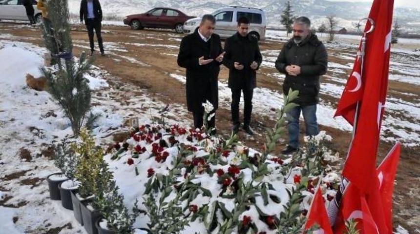 Elazığspor Kafilesi, Şehit Polis Fethi Sekin'in Mezarını Ziyaret Etti