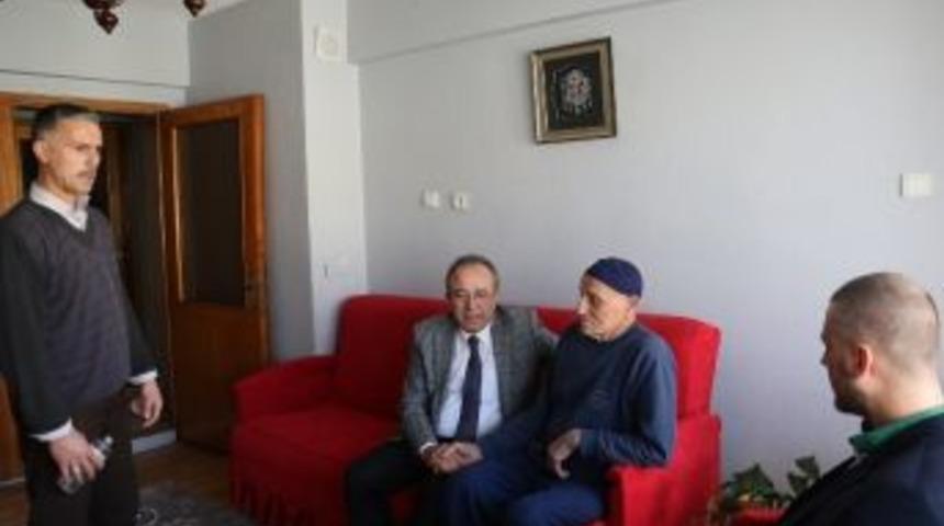 Manisa B&uuml;y&uuml;kşehir&rsquo;den Esendağ&rsquo;a &rsquo;ge&ccedil;miş Olsun&rsquo; Ziyareti