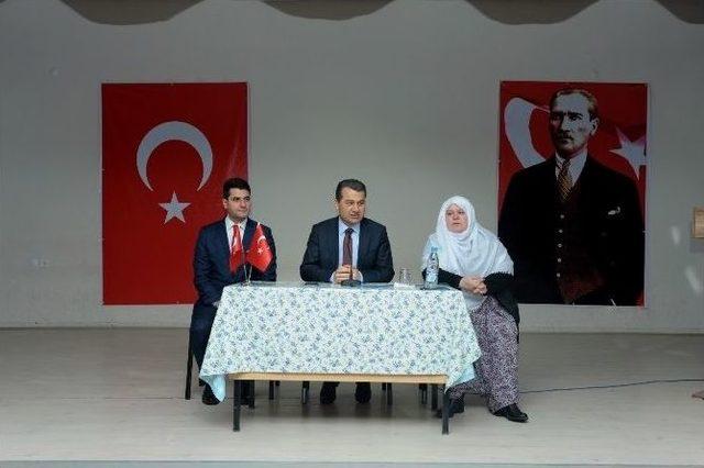 Vali Çelik, Mihalgazi İlçe Muhtarlarıyla Bir Araya Geldi