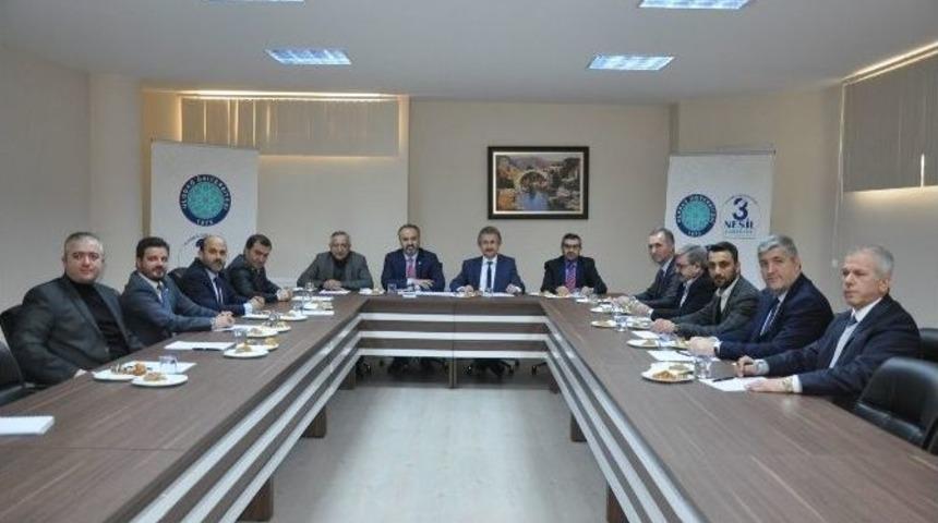 İneg&ouml;l&rsquo;&uuml;n Akil İnsanları &ldquo;&uuml;niversite&rdquo;yi Masaya Yatırdı