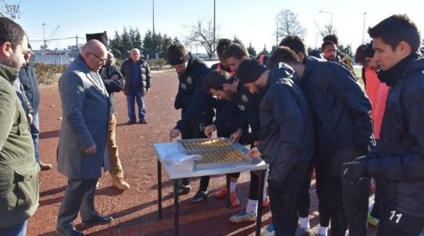 Başkan Eşkinat&rsquo;tan Tekirdağsporlu Futbolculara Baklava Dopingi