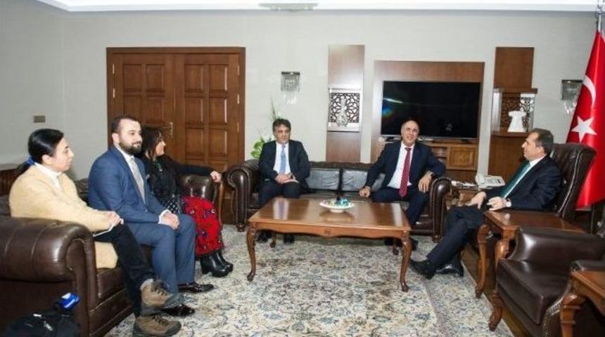 Van K&uuml;lt&uuml;r Ve Dayanışma Vakfı&rsquo;ndan Vali Taşyapan&rsquo;a Ziyaret