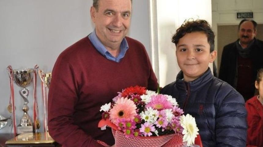 Ayvalık&rsquo;ta Kent Konseyi &Ccedil;ocuk Meclisi&rsquo;nden Başkan Gen&ccedil;er&rsquo;e Ziyaret