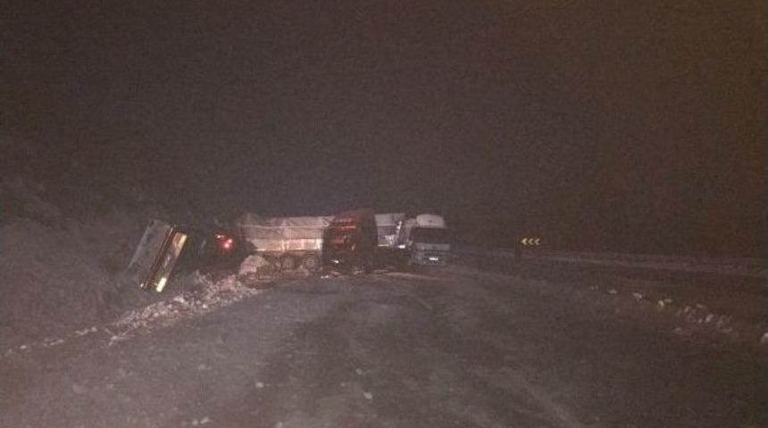 Biga&rsquo;da Zincirleme Kaza; 1 Yaralı