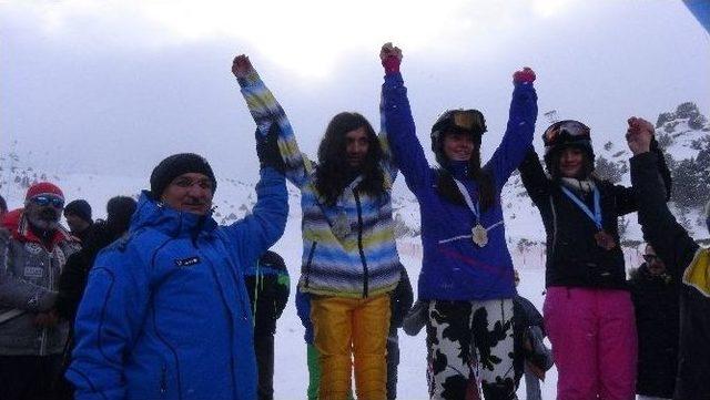 Alp Disiplini Yarışmasında Dereceye Giren Sporculara Madalyaları Verildi 2