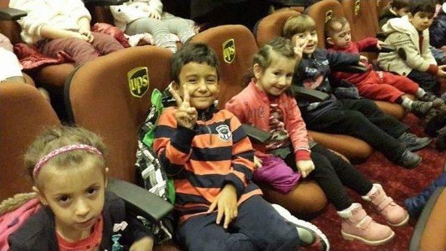 &Ccedil;&ouml;ken Bina 5 Yaşındaki İkizleri Ayırdı 1