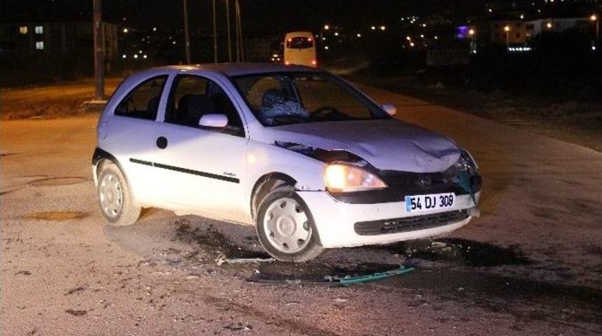 İki Otomobil Kafa Kafaya &Ccedil;arpıştı: 3 Yaralı