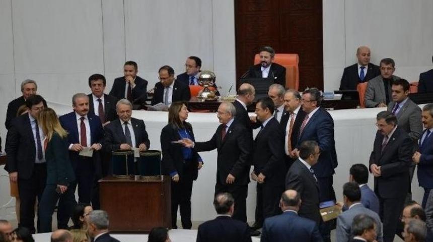 Anayasa Değişikliği Teklifinin 10. Maddesi 343 Oyla Kabul Edildi