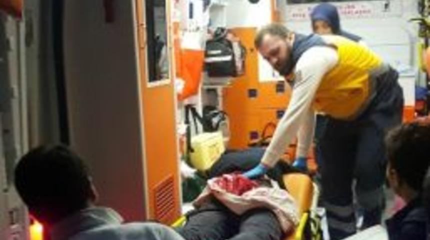 Birbirlerini Bı&ccedil;akladılar: 2 Yaralı