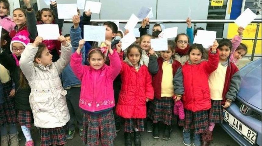 Minik Elleriyle Engelleri Kaldırdılar