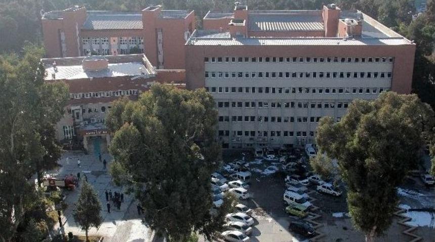 Kahraman Polis, &Ouml;l&uuml;me Meydan Okuyarak Bombalı Saldırıyı &Ccedil;&ouml;zd&uuml;