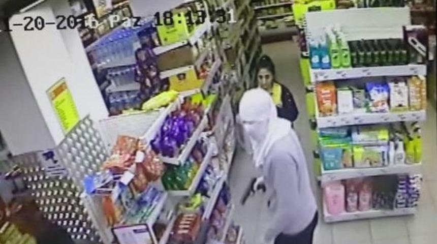 Maskeli Ve Silahlı Soyguncular Yakalandı