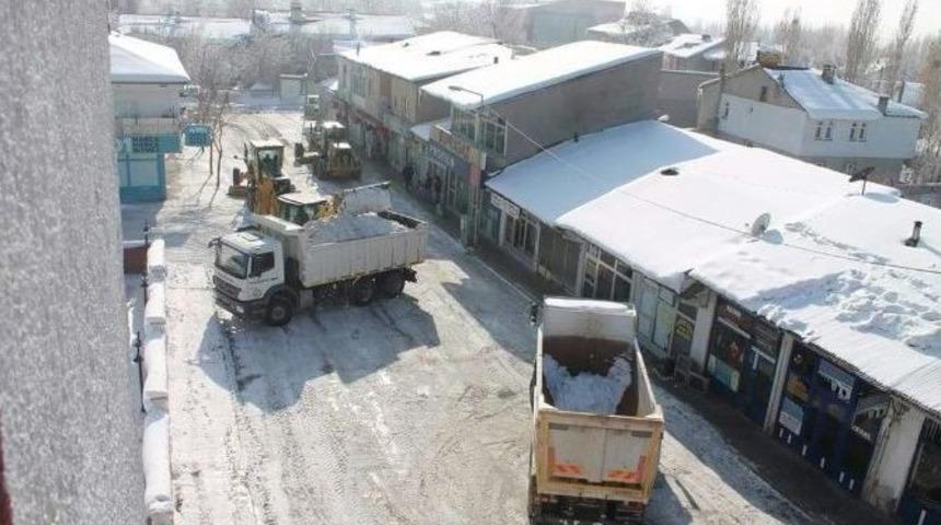 Tutak Belediyesi Kar Temizleme &Ccedil;alışmalarına Başladı