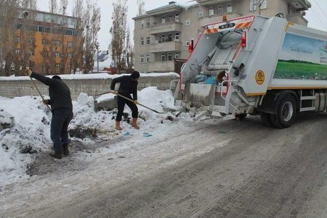 Tutak Belediyesi Kar Temizleme Çalışmalarına Başladı