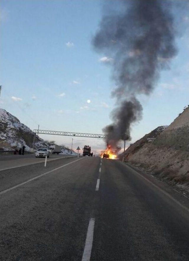 Seyir Halindeki Otomobil Alev Alev Yandı 3