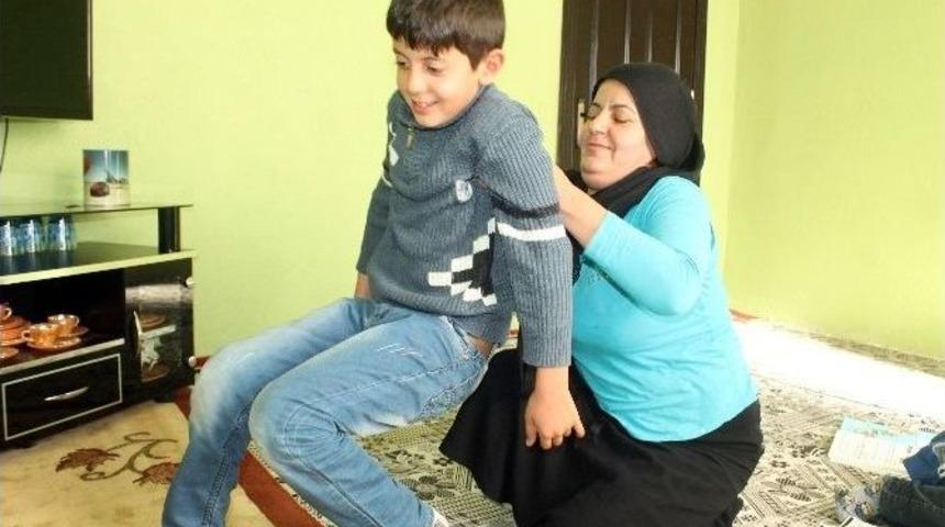 10 Yaşındaki Serhat&rsquo;ın Tek Hayali Top Oynayabilmek