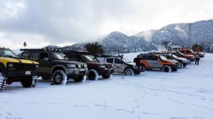 Karlı Yaylalarda Off Road Heyecanı