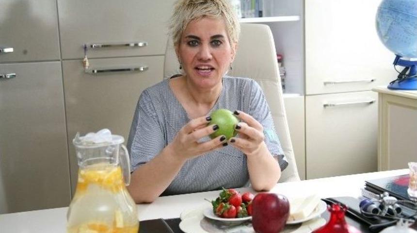 Diş Dostu Yiyecek Ve İ&ccedil;eceklere &Ouml;nem Verin