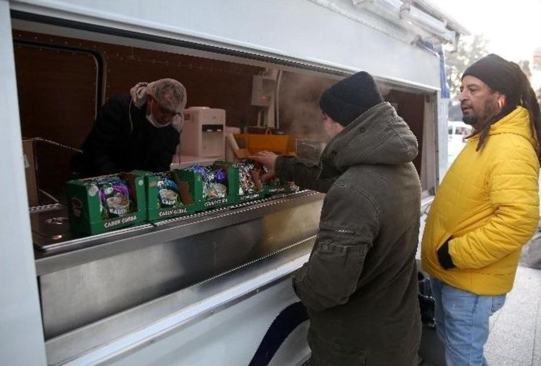 İşe Gidenlere Sıcak &Ccedil;orba Molası