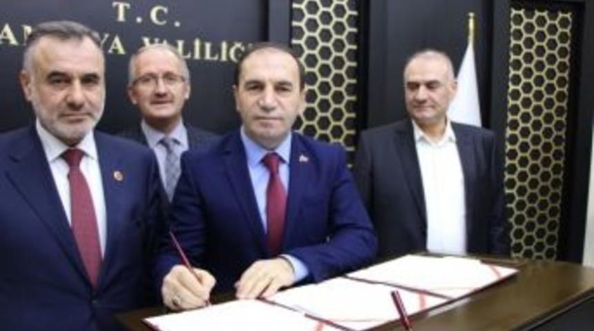 İmzalar Okul İ&ccedil;in Atıldı