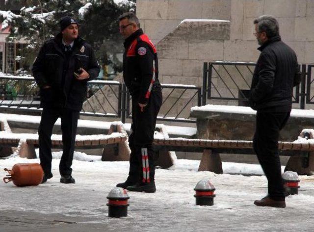 Atatürk Evi Yanına Bırakılan Klima Tüpü, Paniğe Yol Açtı