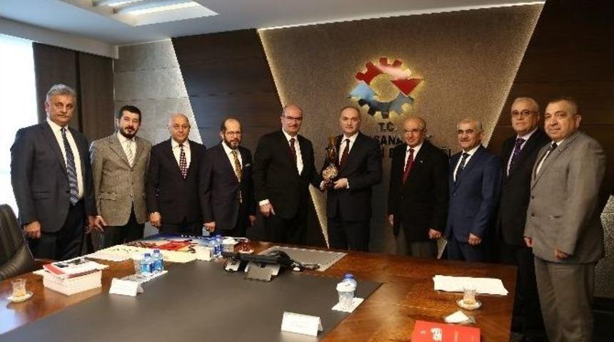 Bakan &Ouml;zl&uuml;: &ldquo;elektrikli Otomobil &Uuml;retimine Ge&ccedil;eceğiz&rdquo;