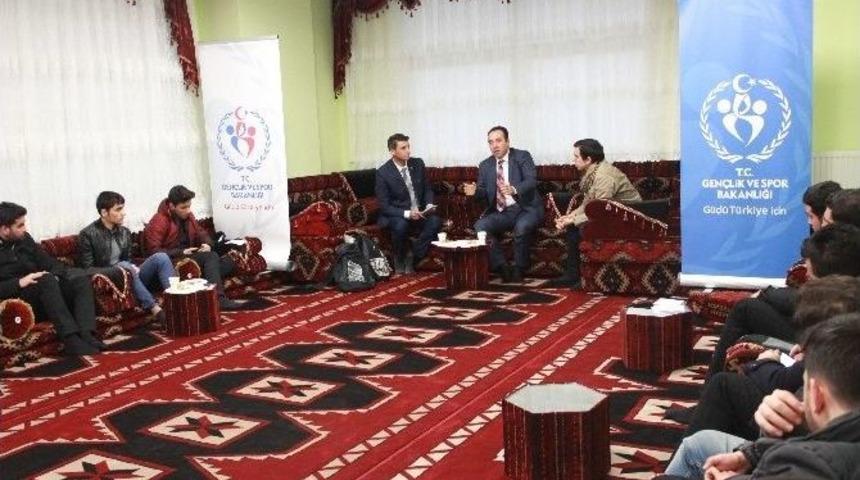 İl M&uuml;d&uuml;r&uuml; Aslan Yıldız, Gen&ccedil;lerle Tecr&uuml;belerini Paylaştı