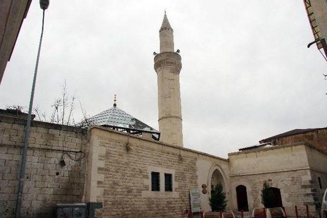 Ulu Cami’de 683 Yıldır Ezan Sesi Yükseliyor