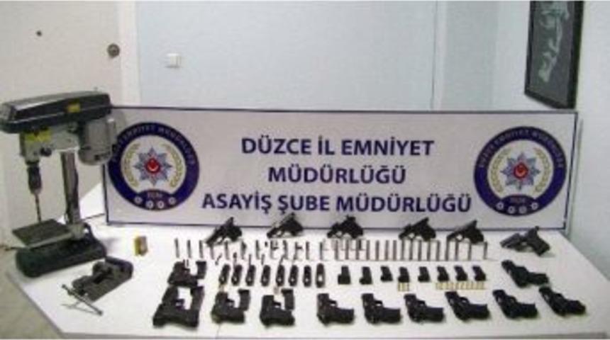 Ka&ccedil;ak Silah İmalatı Yapan 2 Kişi Tutuklandı