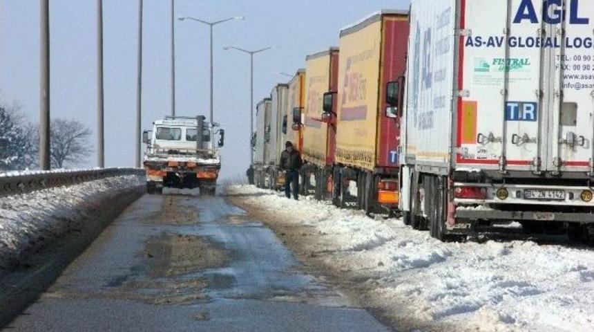 Kapıkule&rsquo;de &lsquo;kar&rsquo; Kuyruğu Erimiyor