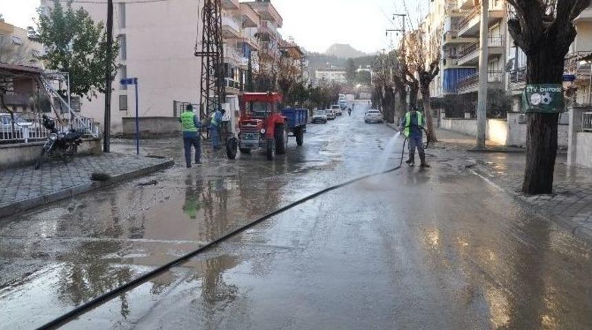 Salihli&rsquo;de Cadde Ve Sokaklar Temizleniyor