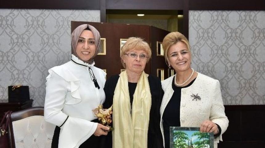 Nevin G&ouml;k&ccedil;ek&rsquo;ten Bayan Karlov&rsquo;a Veda Yemeği