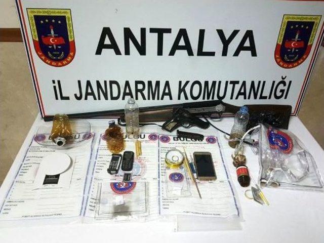 Antalya'da Uyuşturucu Şebekesinin 38 Üyesi Tutuklandı