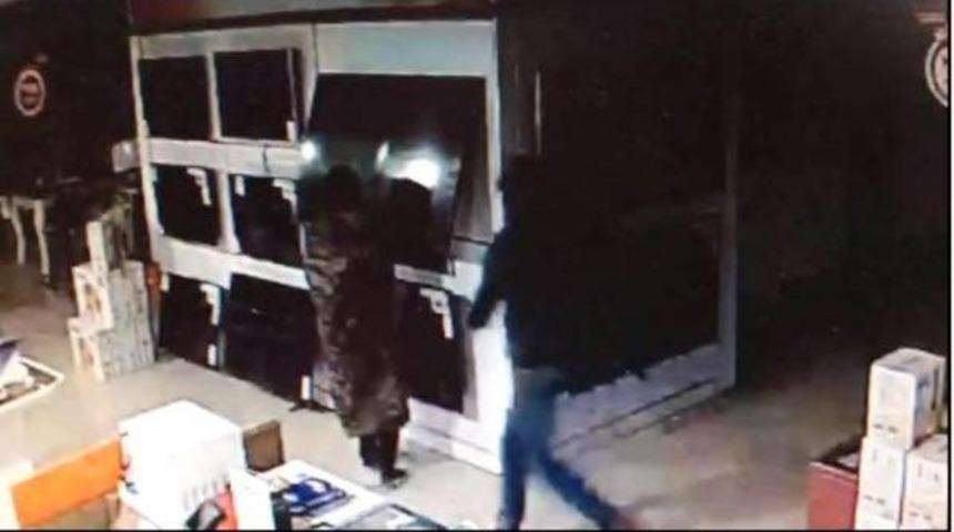 20 Saniyede Iki Televizyonu &Ccedil;alıp Ka&ccedil;tılar