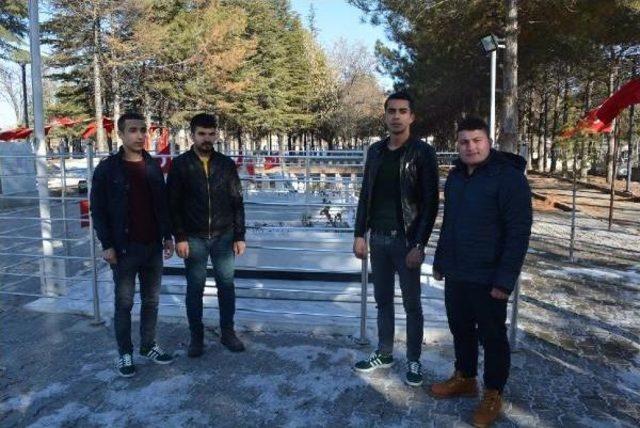 Polis Adaylarından Sınav Öncesi Ömer Halisdemir'in Kabrine Ziyaret