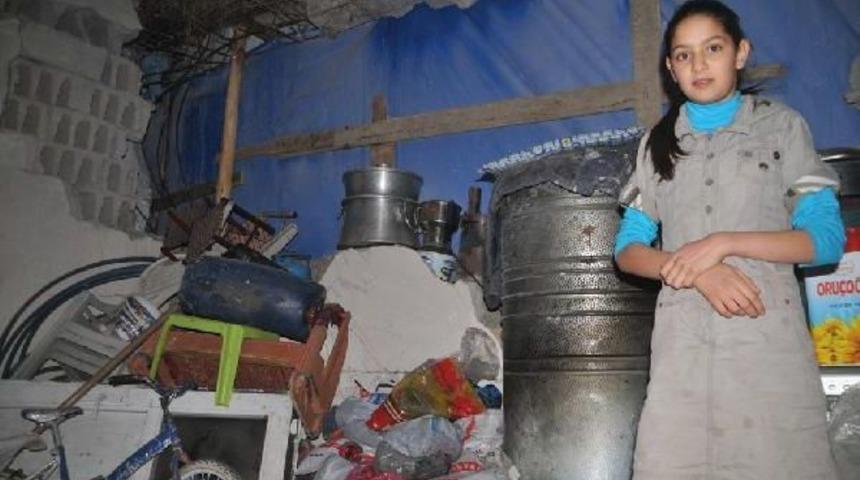 Çatışmalarda Kısmen Yıkılan Barandayla Sardıkları Evde Yaşıyorlar