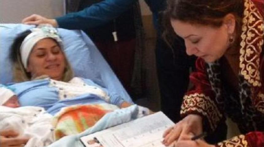 İkinci &Ccedil;ocuklarının Doğduğu G&uuml;n Yeniden Nikah Kıydırdılar