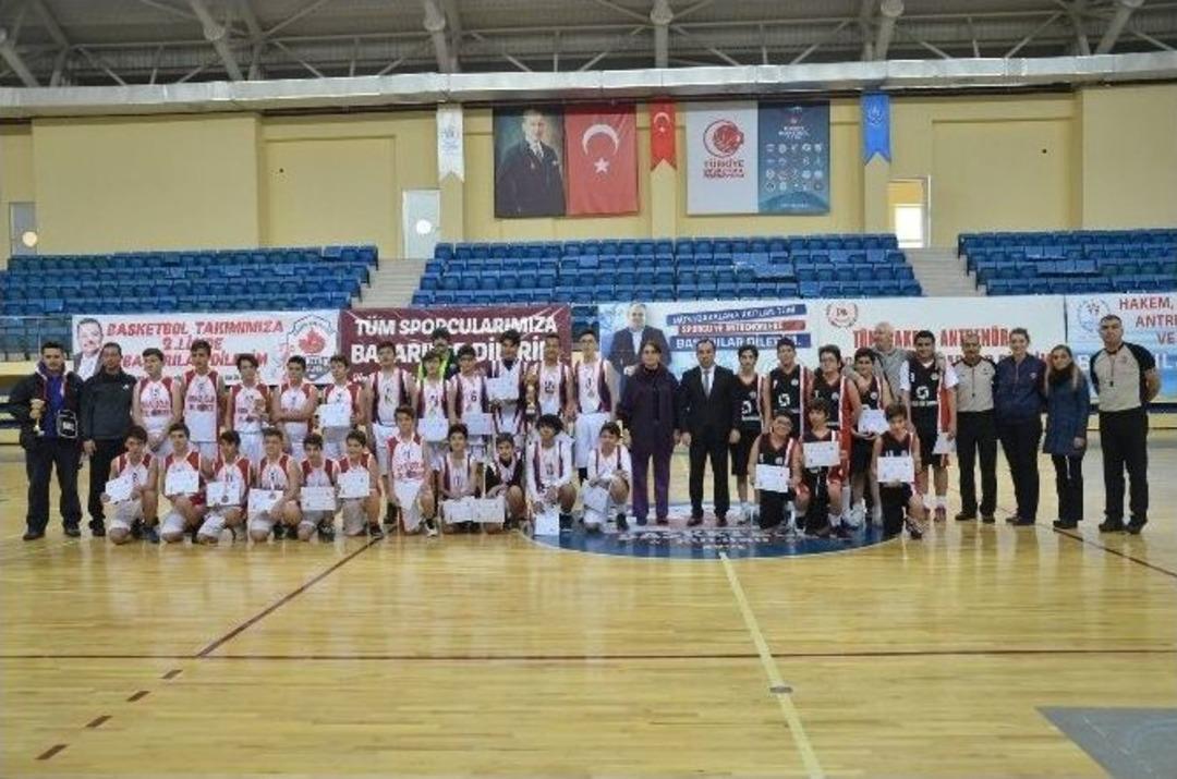 Bilecik&rsquo;te Okul Sporları Basketbol Ve Voleybol M&uuml;sabakaları Sona Erdi