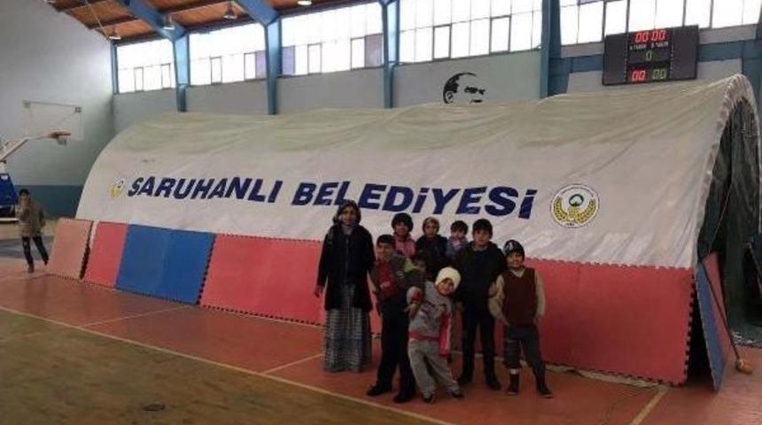 Saruhanlı'da &Ccedil;adırdaki Suriyelilere Yardım