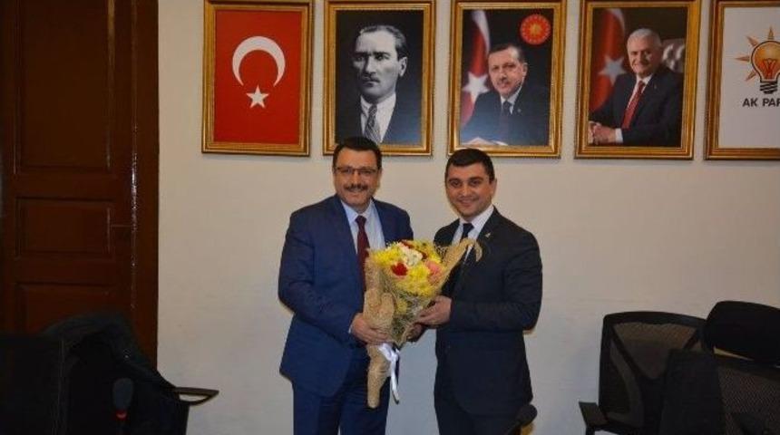 Başkan Gen&ccedil;, Ak Partili Gen&ccedil;ler İle Başkanlık Sistemini Konuştu