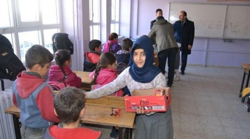 K&ouml;y Okulundaki &Ouml;ğrencilere Anlamlı Hediye