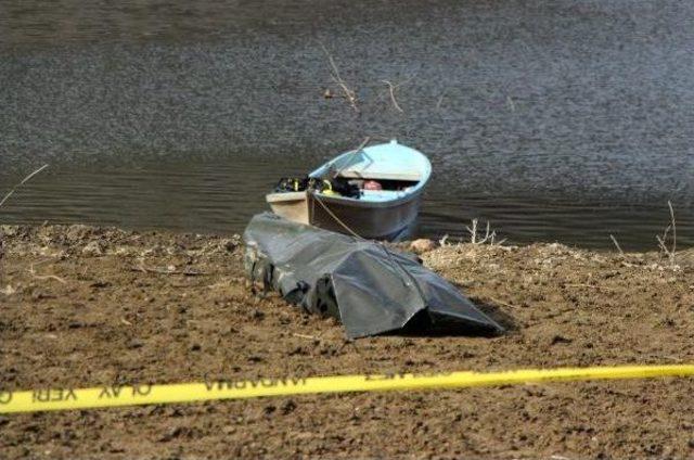 Gölde Kaybolan 2 Balıkçıdan Birinin Cesedine Ulaşıldı 2