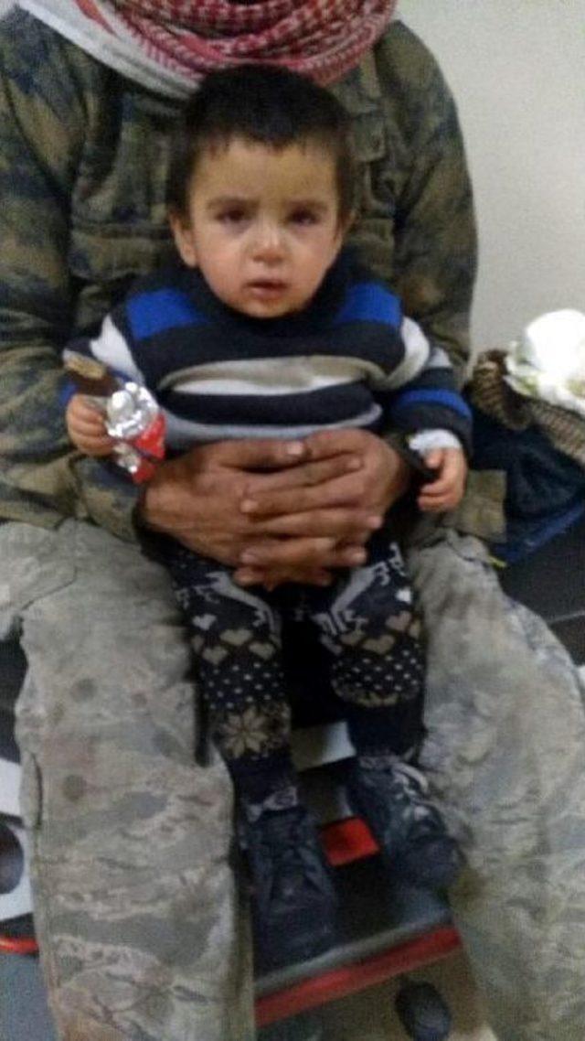 Suriyeli Anne, 3 &Ccedil;ocuğunu Yanmaktan Son Anda Kurtardı 1