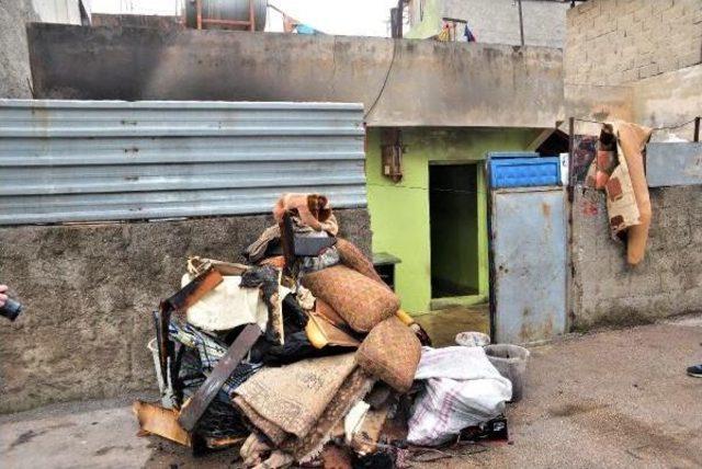 Suriyeli Anne, 3 &Ccedil;ocuğunu Yanmaktan Son Anda Kurtardı 3