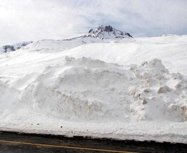 Erciyes&rsquo;Te Kar, 1.5 Metreyi Buldu 1